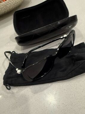 CHANEL Black Cat-Eye Sunglasses with Pearl Accents